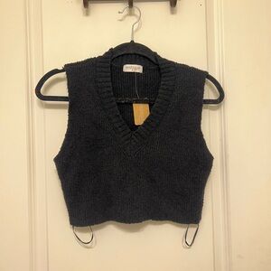 Vestique Black Knit Crop Top